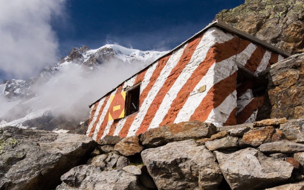 La Capanna Marinelli, sulla parete Est del Monte Rosa, certamente raggiunta da Menacher