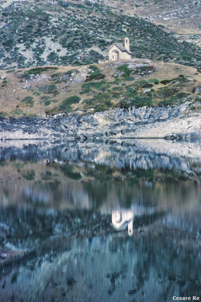 La Cappella affacciata sul Lago di Cignana