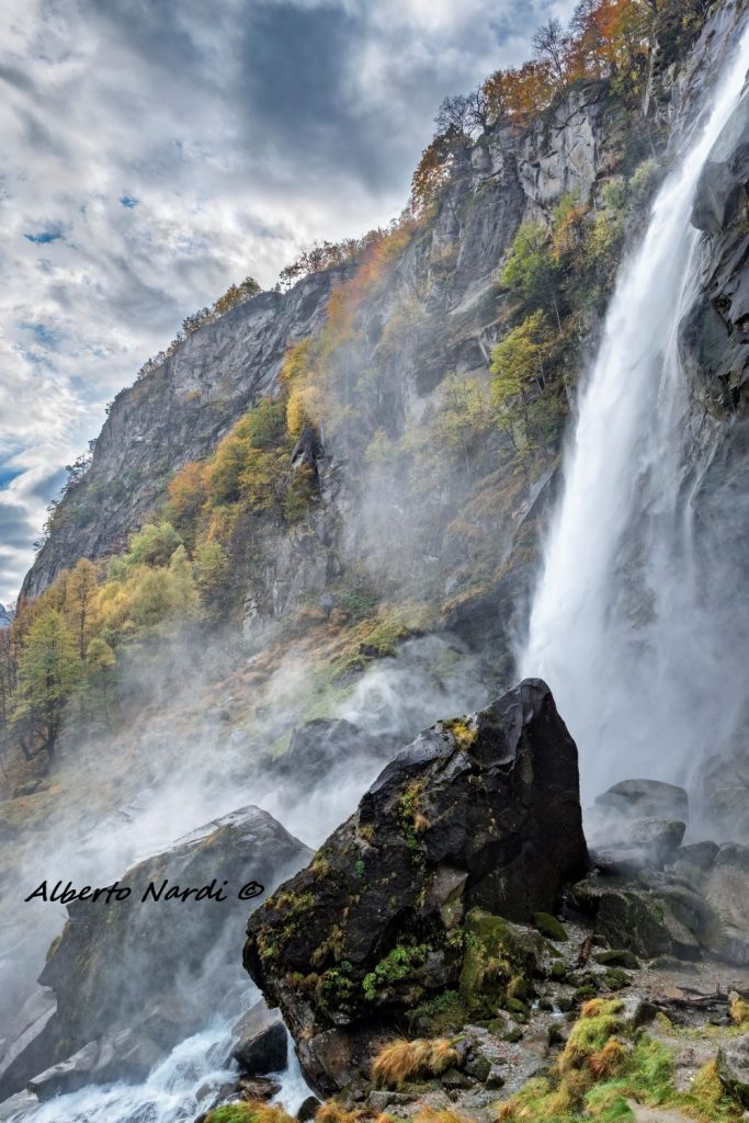 La cascata di Foroglio, alta 110 m, formata dal fiume Calnegia. Foto Alberto Nardi