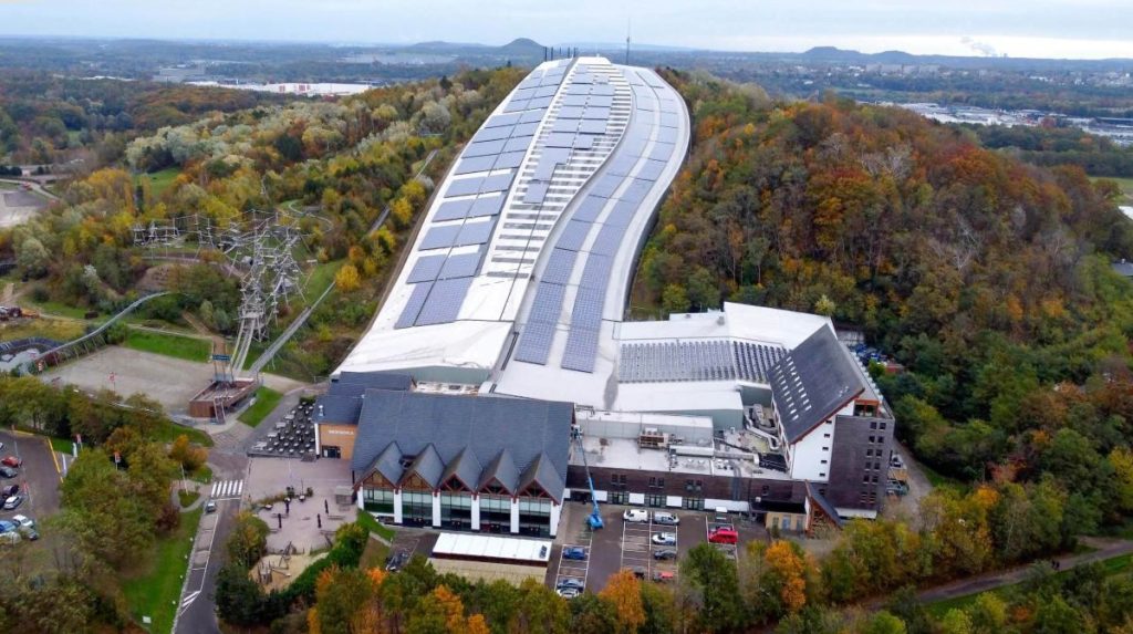 La struttura del Landgraaf Snowworld, in Olanda