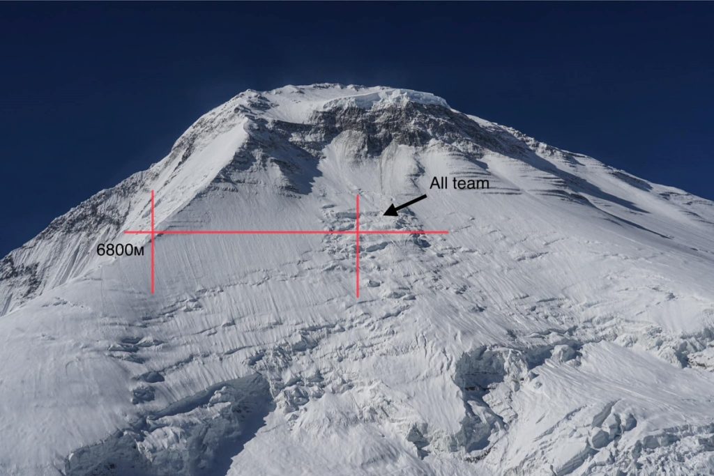 La zona dove sono stati ritrovati i corpi degli alpinisti. Foto Denis Aleksenko