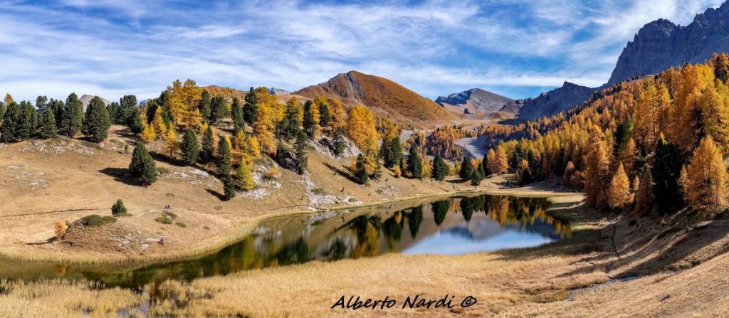 Lac Miroir (2216 m). Sullo sfondo la Tête Coste Belle (2552 m) e la Tête de Girardin (2876 m). Foto Alberto Nardi