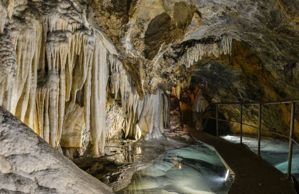 Lago dei Cristalli nella Grotta del Vento.