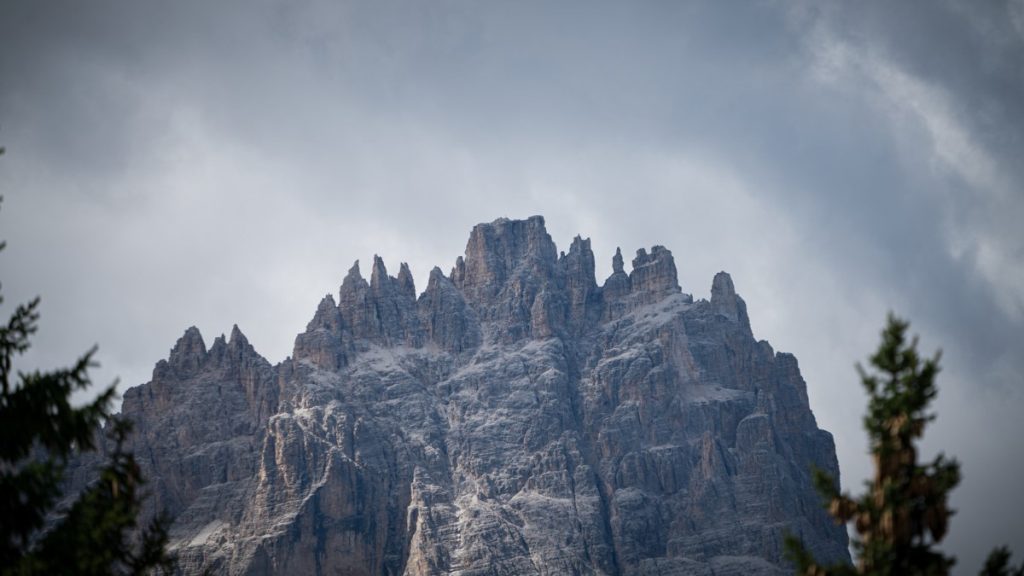 Punta dei Tre Scarperi da Malga Nemes. Foto Luigi Tassi