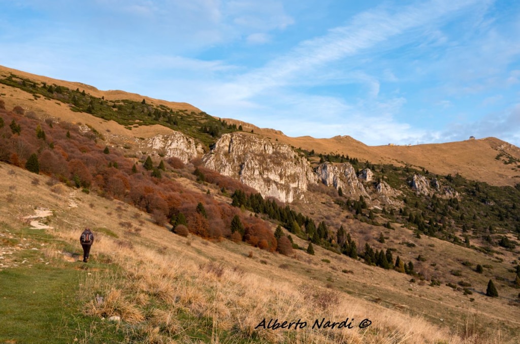 In cammino verso la dorsale. Foto Alberto Nardi