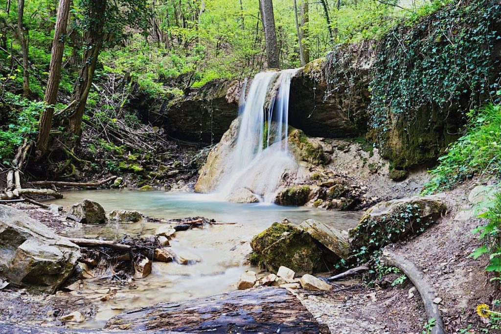 Tutta la magia delle Cascate del Bucamante, nell’Appennino Modenese