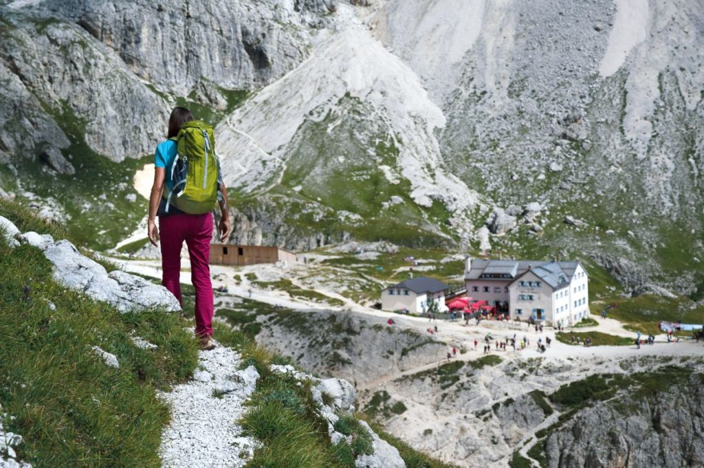 Al Rifugio Vajolet. Foto Umberto Isman