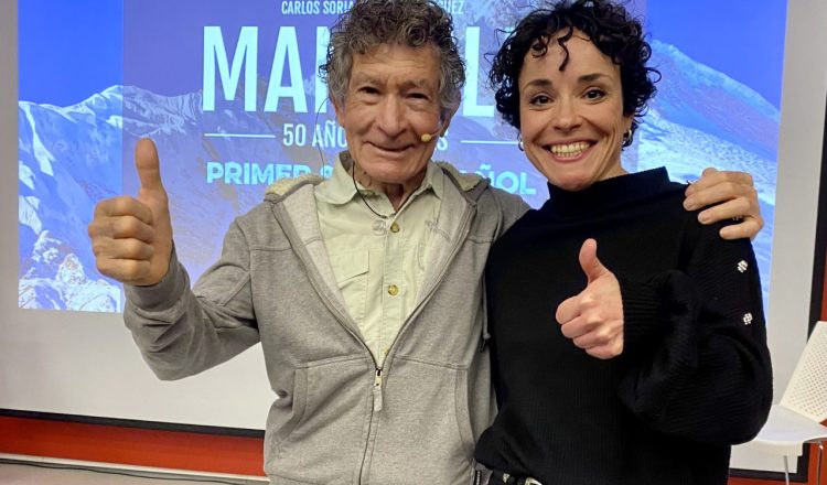 Carlos Soria e la skyrunner Belén Rodríguez, durante sla presentazione del progetto Manaslu 2025 @desnivel