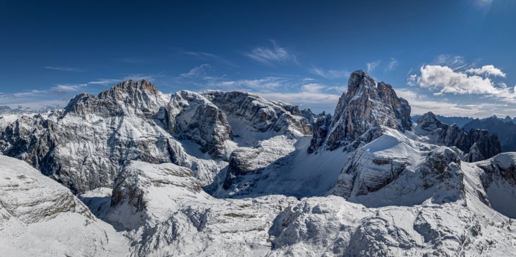 Cima Undici e Croda dei Toni. Foto Luigi Tassi