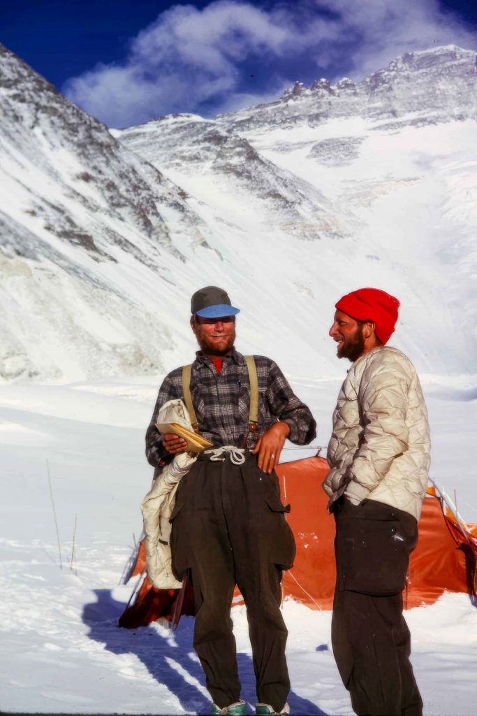 Con Willi Unsoeld (a sinistra) al Campo 2 dell