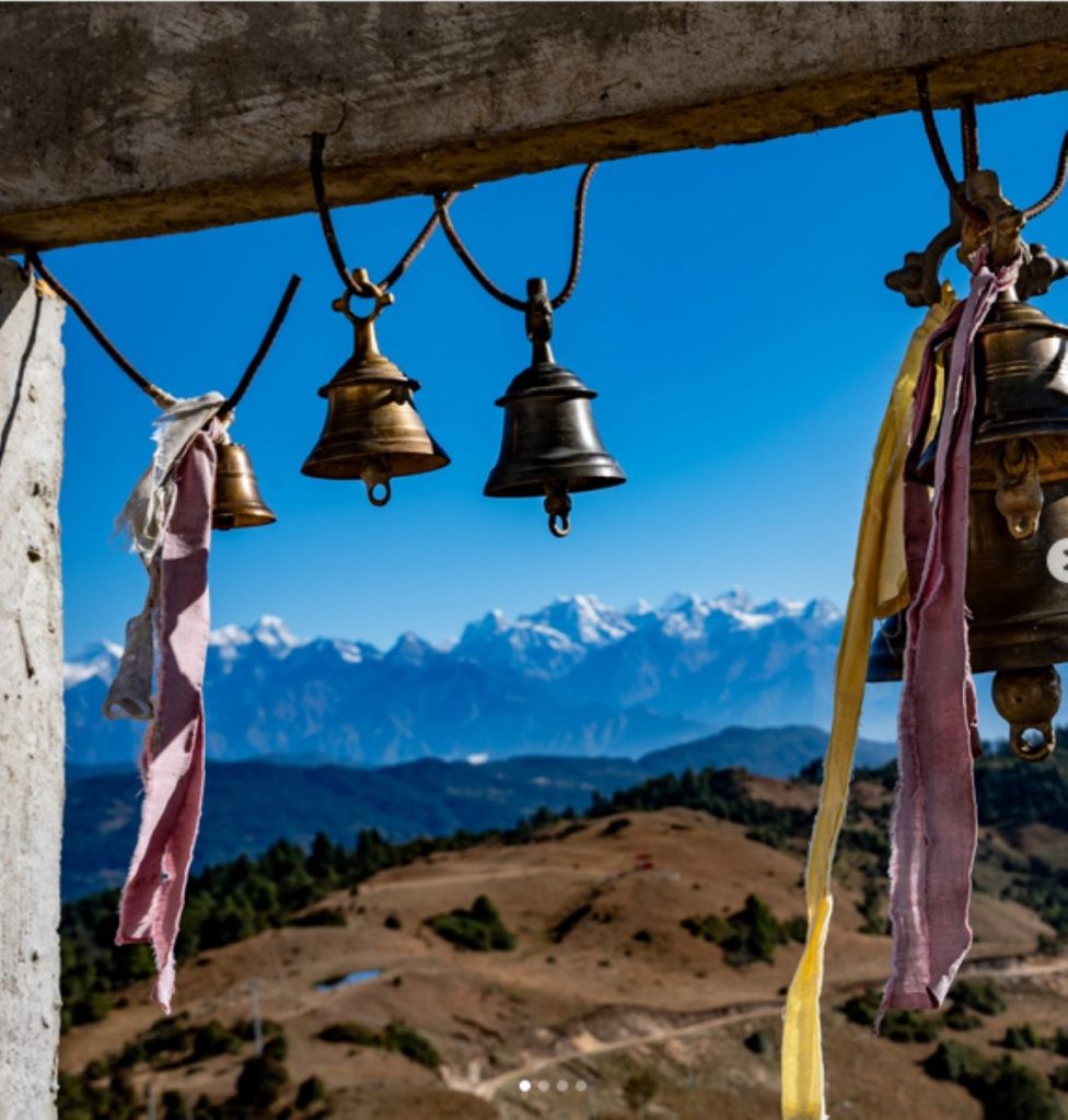Dalle finestre della nuova scuola dedicata a Cala Cimenti. Fot IG worldfriens_onlus