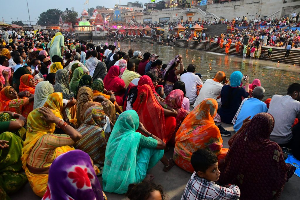 Haridwar, preghiera in riva al Gange, , foto Stefano Ardito
