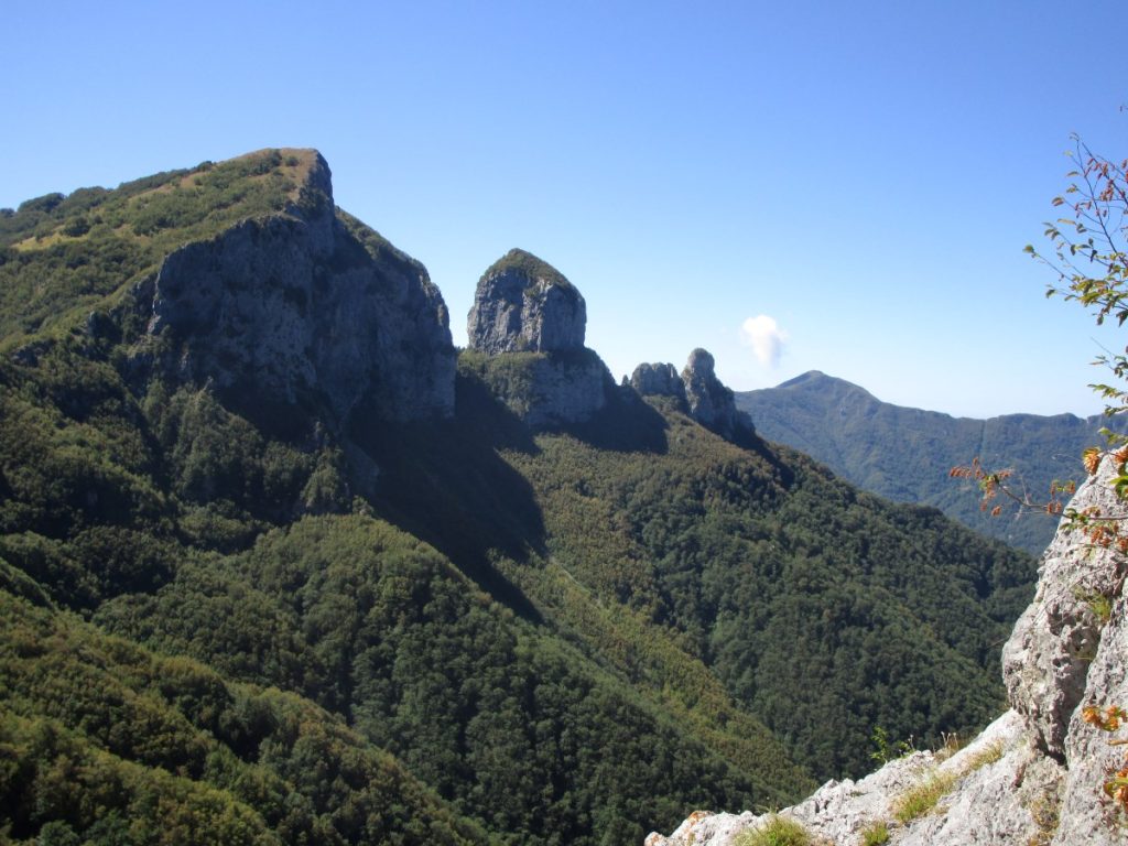 Il Monte Nona e il Procinto nelle Alpi Apuane. Foto Ettore Pettinaroli