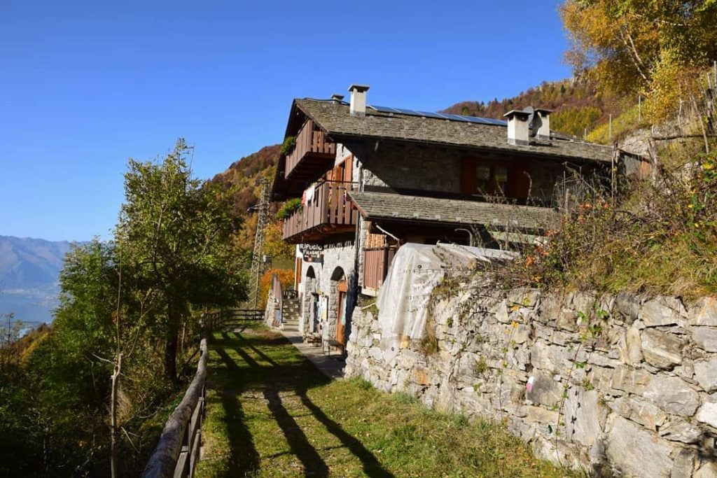 Il Rifugio Frasnedo a 1287 metri di quota, nella Valle dei Ratti. FB Rifugio Frasnedo