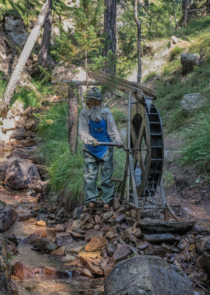 Il piccolo mulino ad acqua che si incontra lungo l