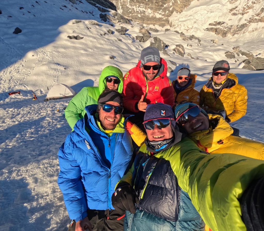 Il team di alpinisti valdostani impegnati sul Kimshung