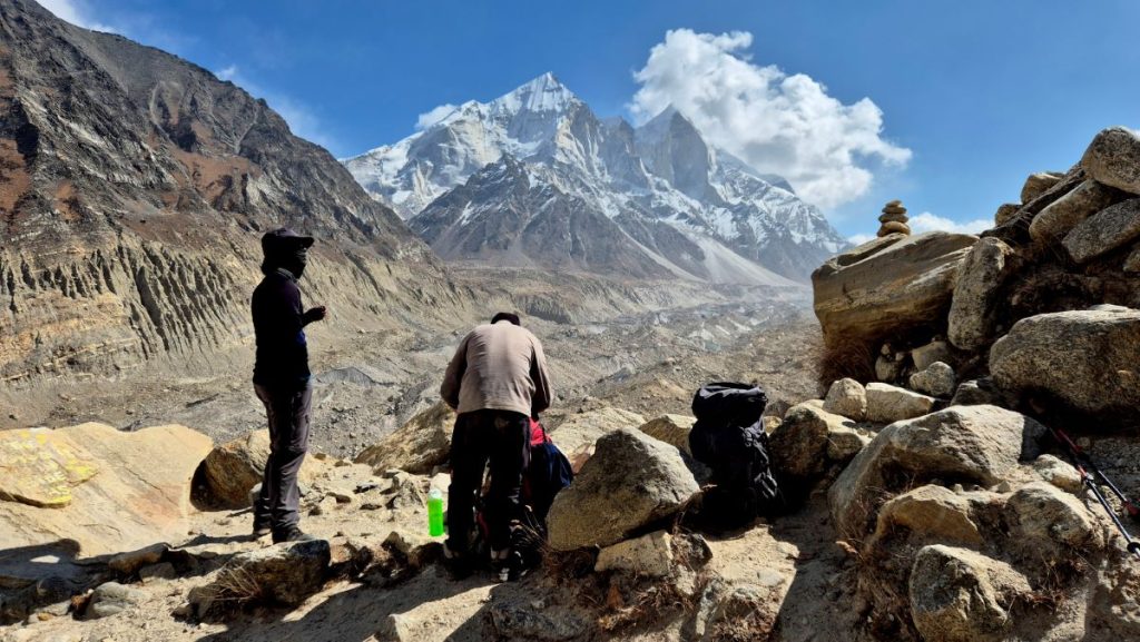 Kundan Singh Bisht durante la salita a Tapovan, foto Stefano Ardito