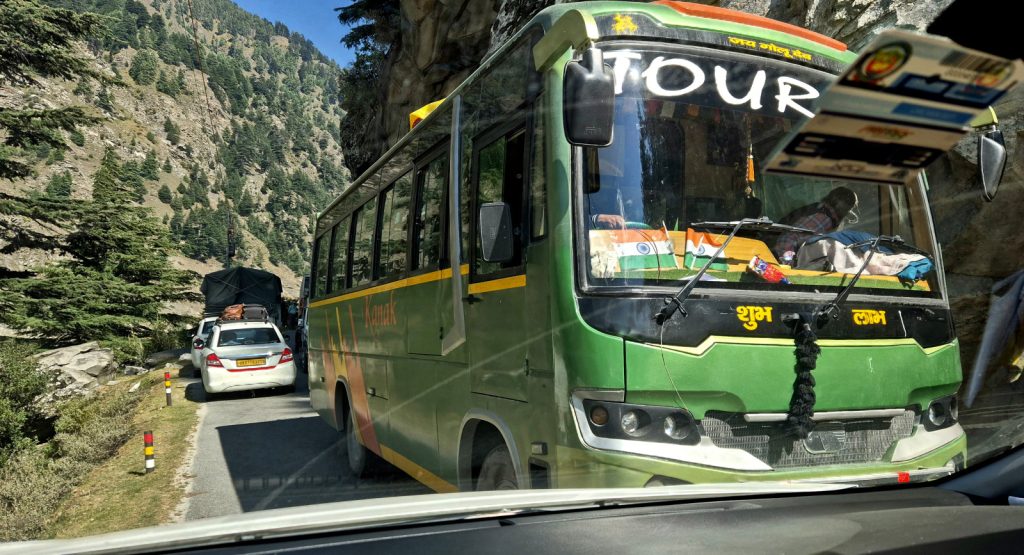 La strada tra Uttarkashi e Gangotri, , foto Stefano Ardito