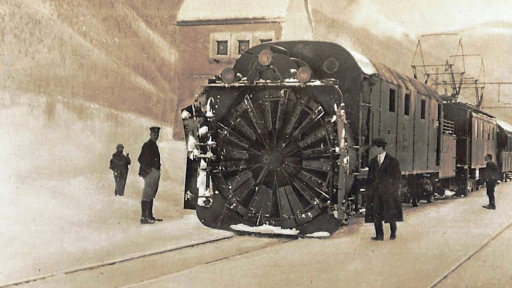 Lo spazzaneve rotante sulla linea del Gottardo nel 1929 ( da lanostrastoria.ch)