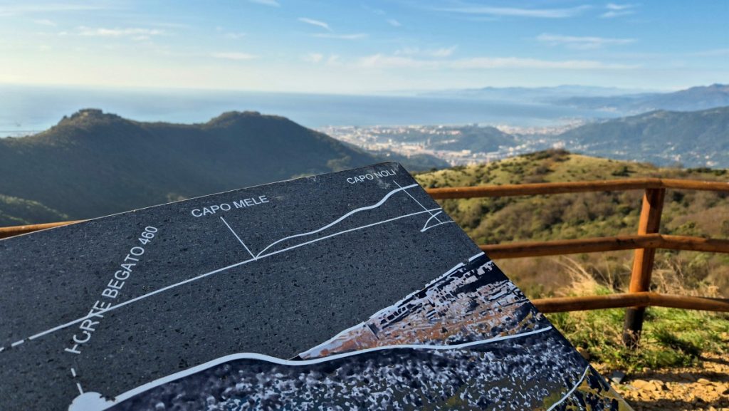 Panorama verso la Val Polcevera e il Ponente, foto Stefano Ardito