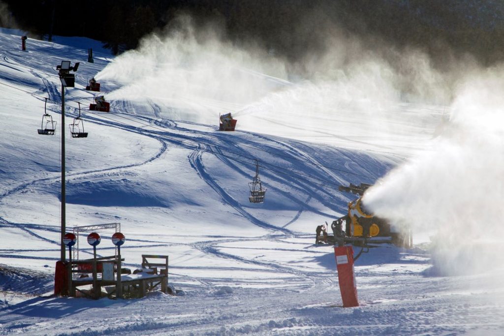 Presto in molte località la neve artificiale non potrà più essere prodotta in quantità sufficiente @ANSA