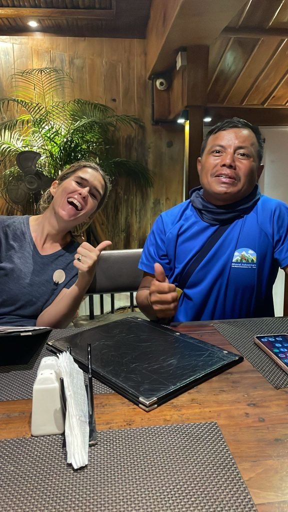 Purna con una cliente. Foto Matteo Colizzi