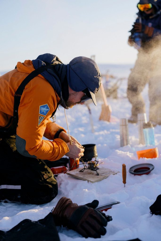 Si cucina e si monta il campo in autonomia @ Fjällräven Polar