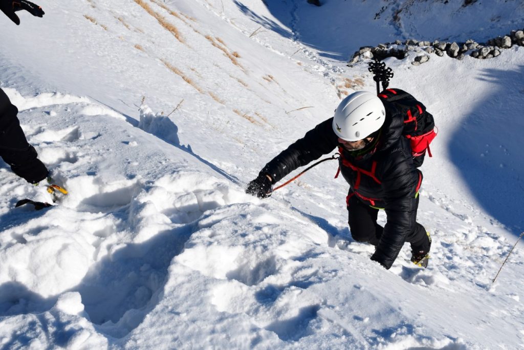 Un corso di alpinismo invernale, foto Stefano Ardito