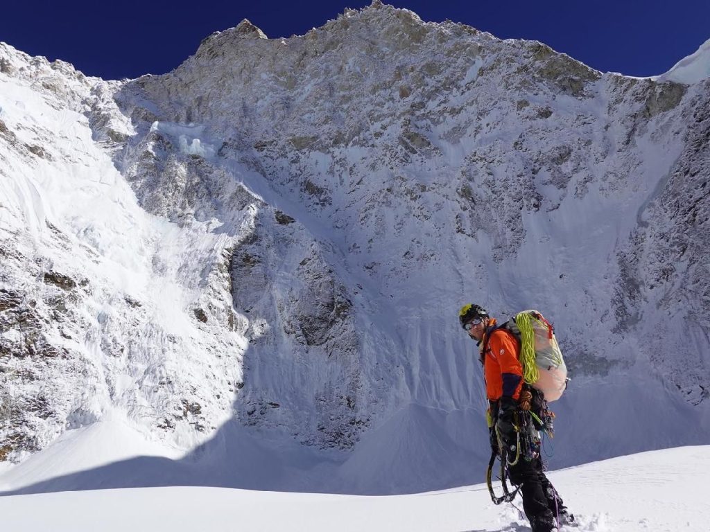 Alan Rousseau alla base della parete nord dello Jannu