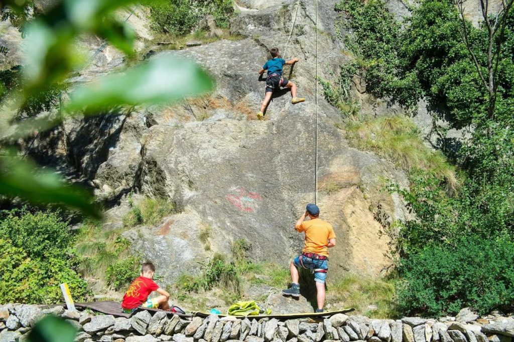 Anche linee adatte ai bambini sulla falesia Juval