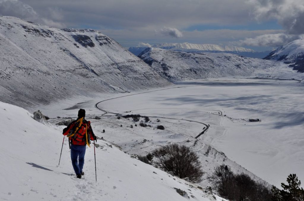 Campo Felice dalla cresta del Monte Orsello. Foto Stefano Ardito