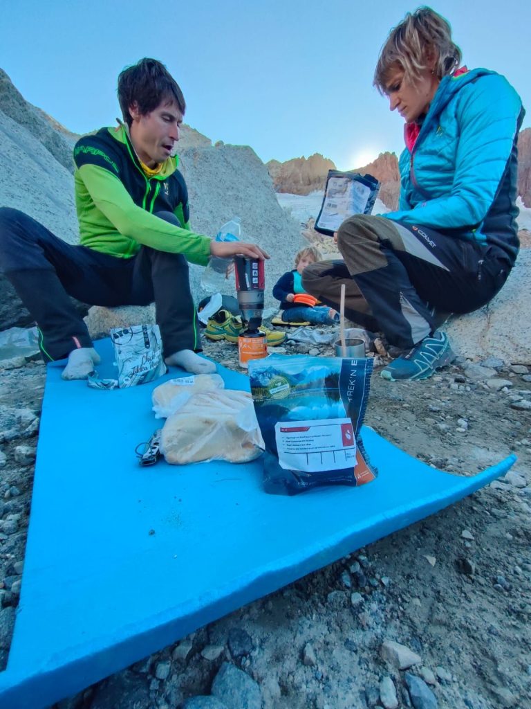 Cena open air in famiglia, archivio Matteo Della Bordella 