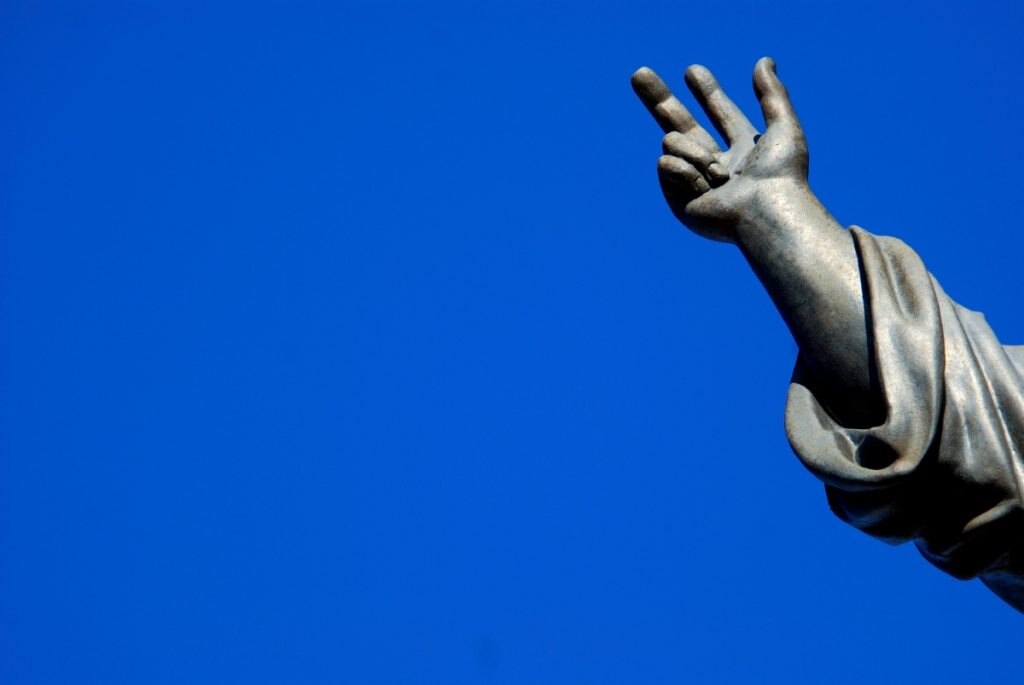 Cima del Redentore, la statua, foto Stefano Ardito