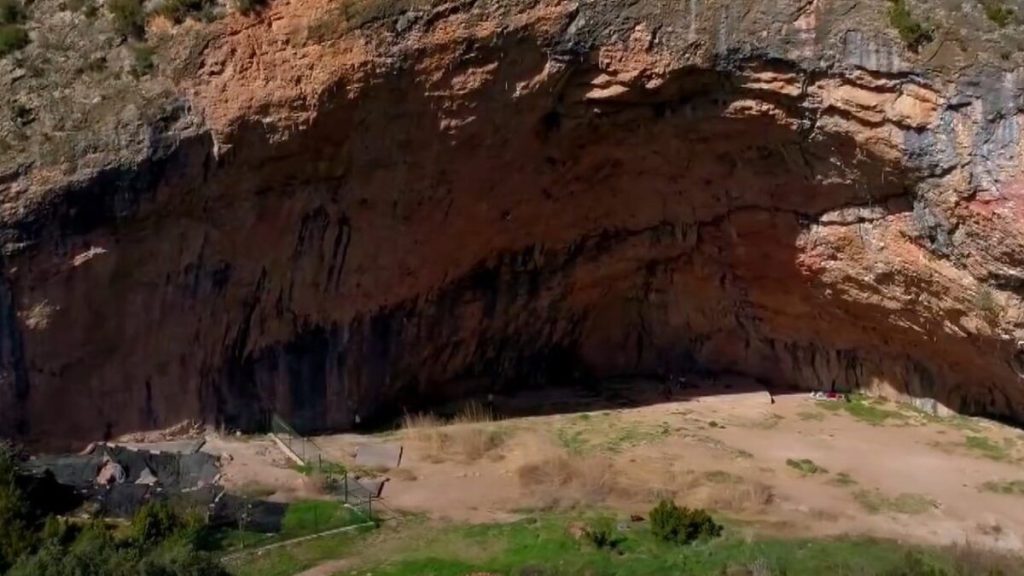 Cova Gran di Santa Linya