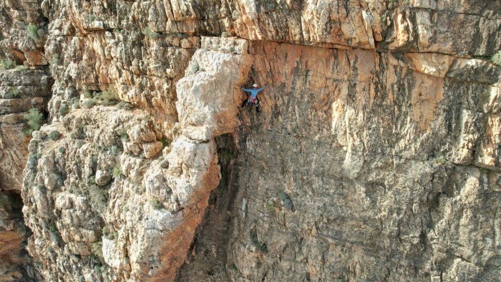 Fay Manners sulla roccia dell