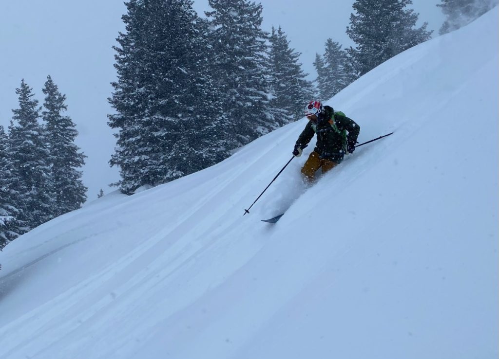 I praticanti del telemark preferiscono la neve non battuta. Foto Davide Galli