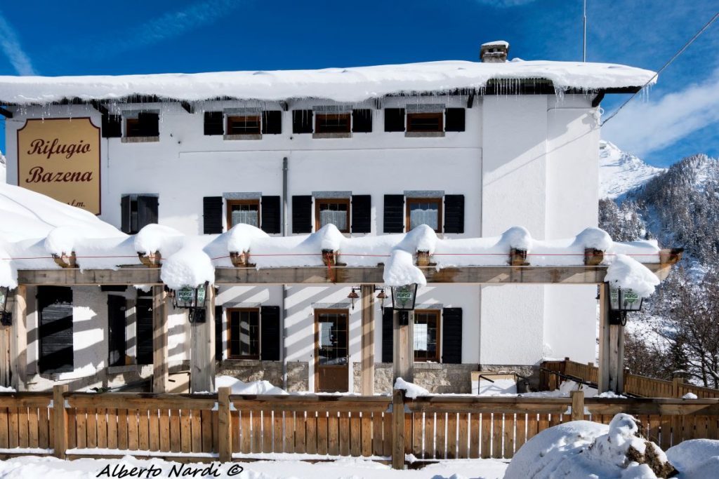 Il Rifugio Bazena. Foto Alberto Nardi