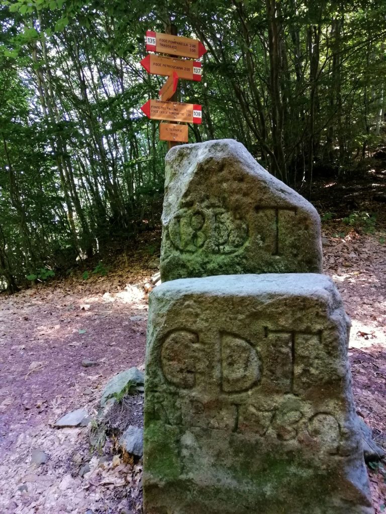 Il cippo di confine del Gran Ducato di Toscana alla Foce del Termine. Foto Ettore Pettinaroli