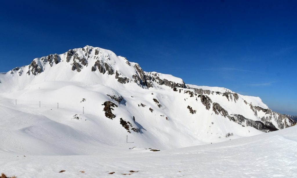 Il versante nord-est del Terminillo durante un inverno generoso di neve. Foto Stefano Ardito