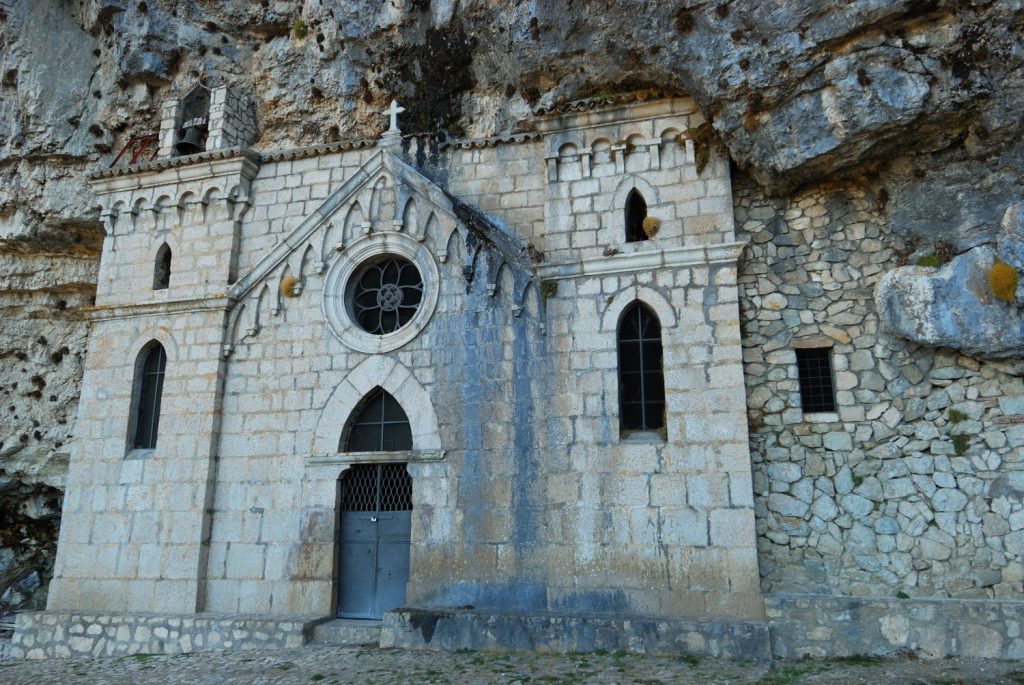La chiesa di San Michele, foto Stefano Ardito