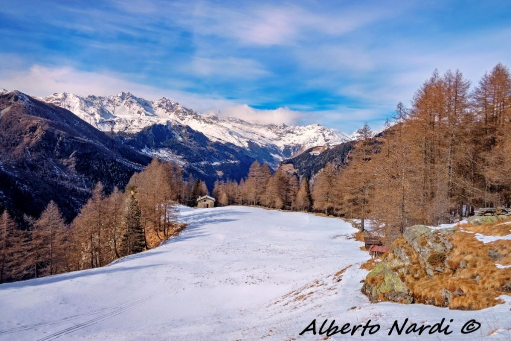La vista da Bondeno di Dentro. Da sinistra il Pizzo dei Piani, il Pizzo Ferrè e il Monte Carden. Foto Alberto Nardi