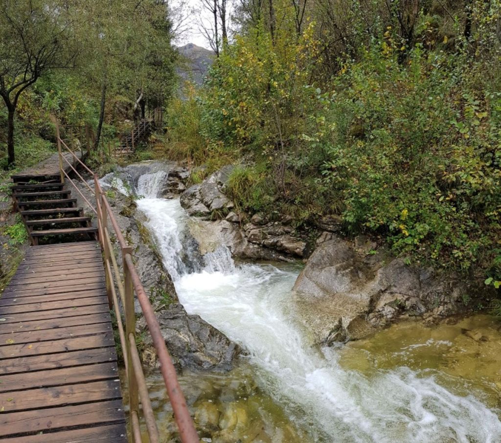 Lungo il sentiero. Foto UNPLI