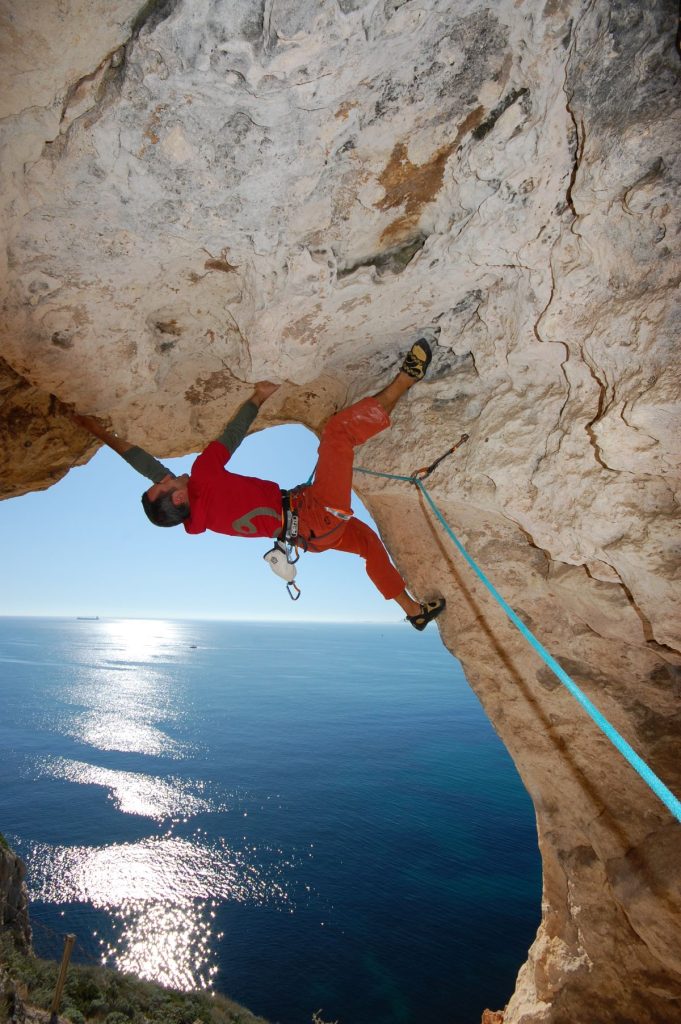 Maurizio Oviglia a Cala Figher, la falesia di casa. Foto Cecilia Marchi
