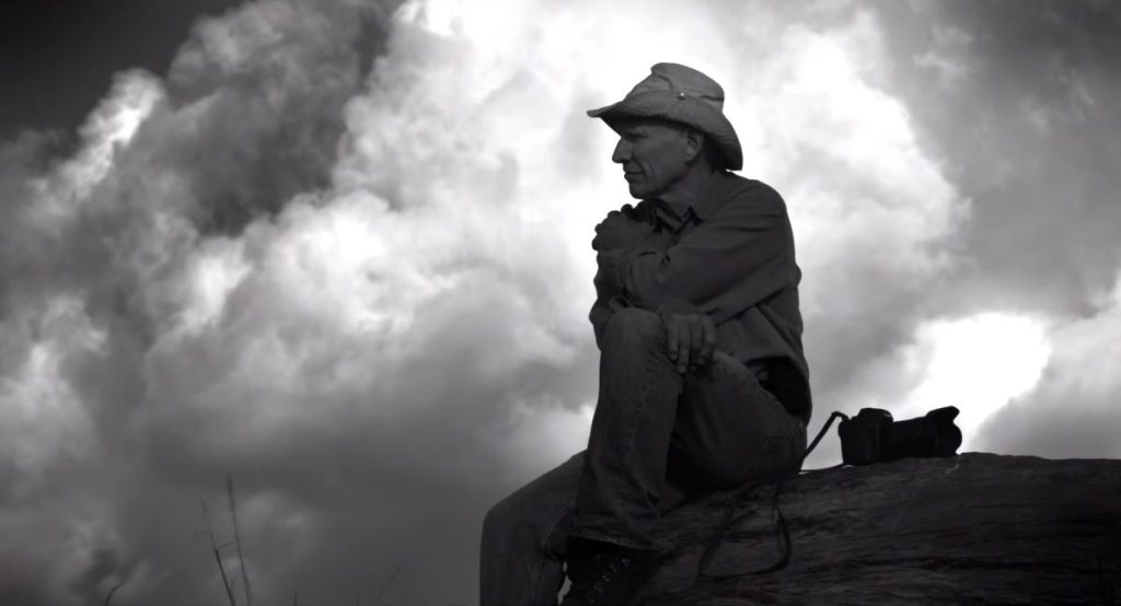 Il Sale della Terra ripercorre l'opera di Salgado attraverso cinque tra i lavori più significativi del grande fotografo brasiliano
