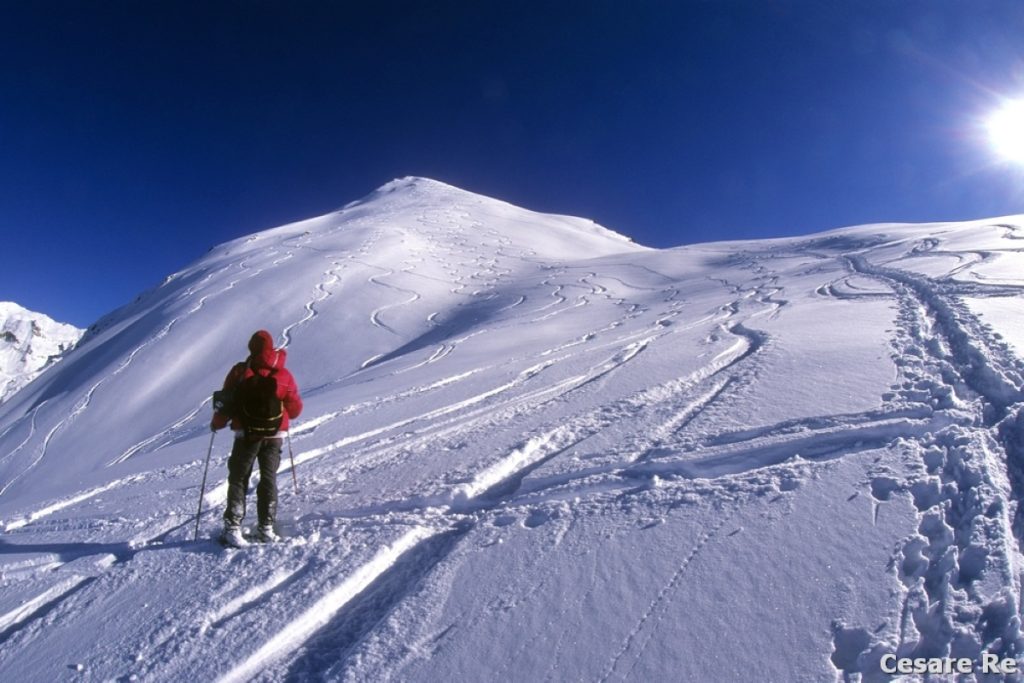 Pendii prima del colle, sulla destra le falde della Falinère. Foto Cesare Re