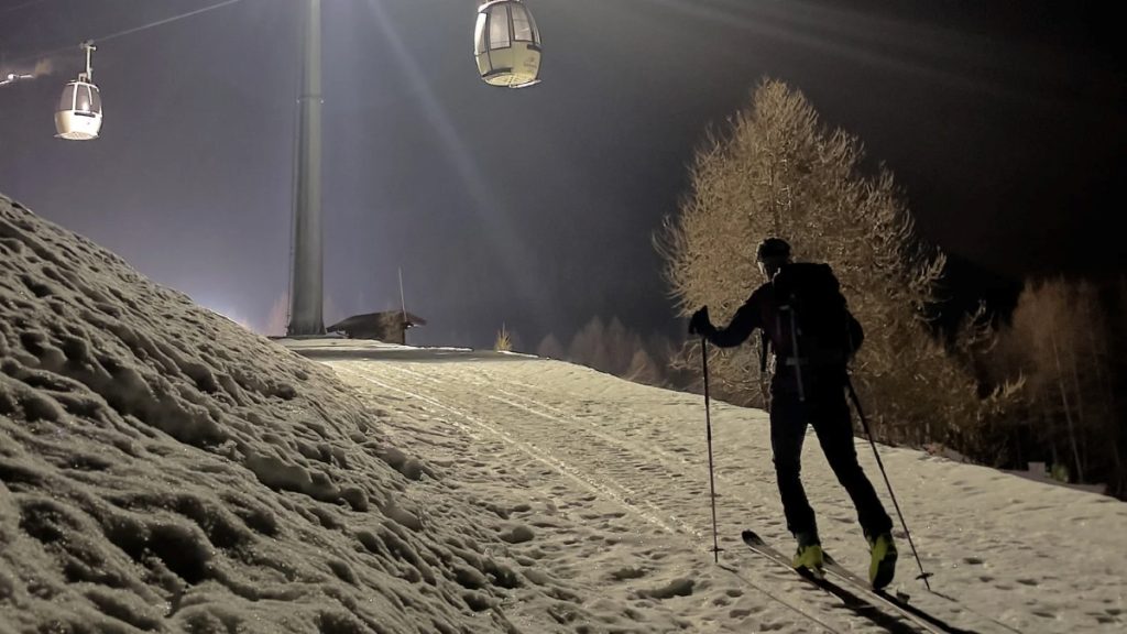 Skialp dopo la chiusura degli impianti a Madesimo. Foto Triaca