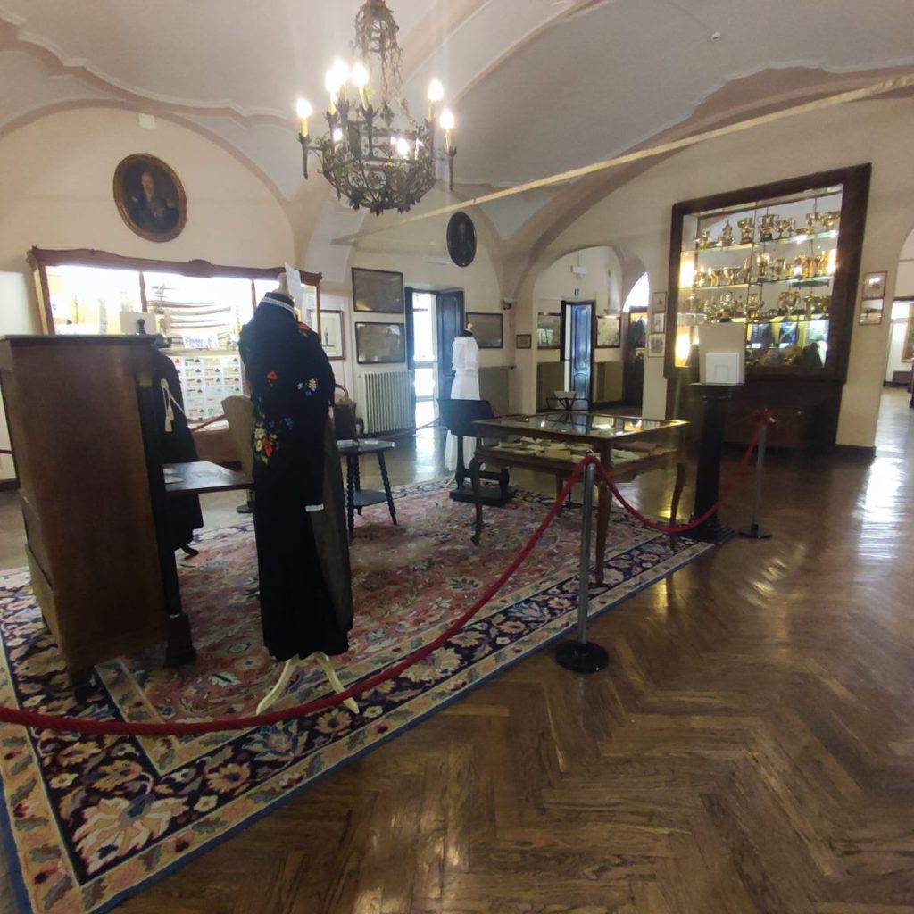 Una sala delle mostra di Pinerolo dedicata a Lidia Poet