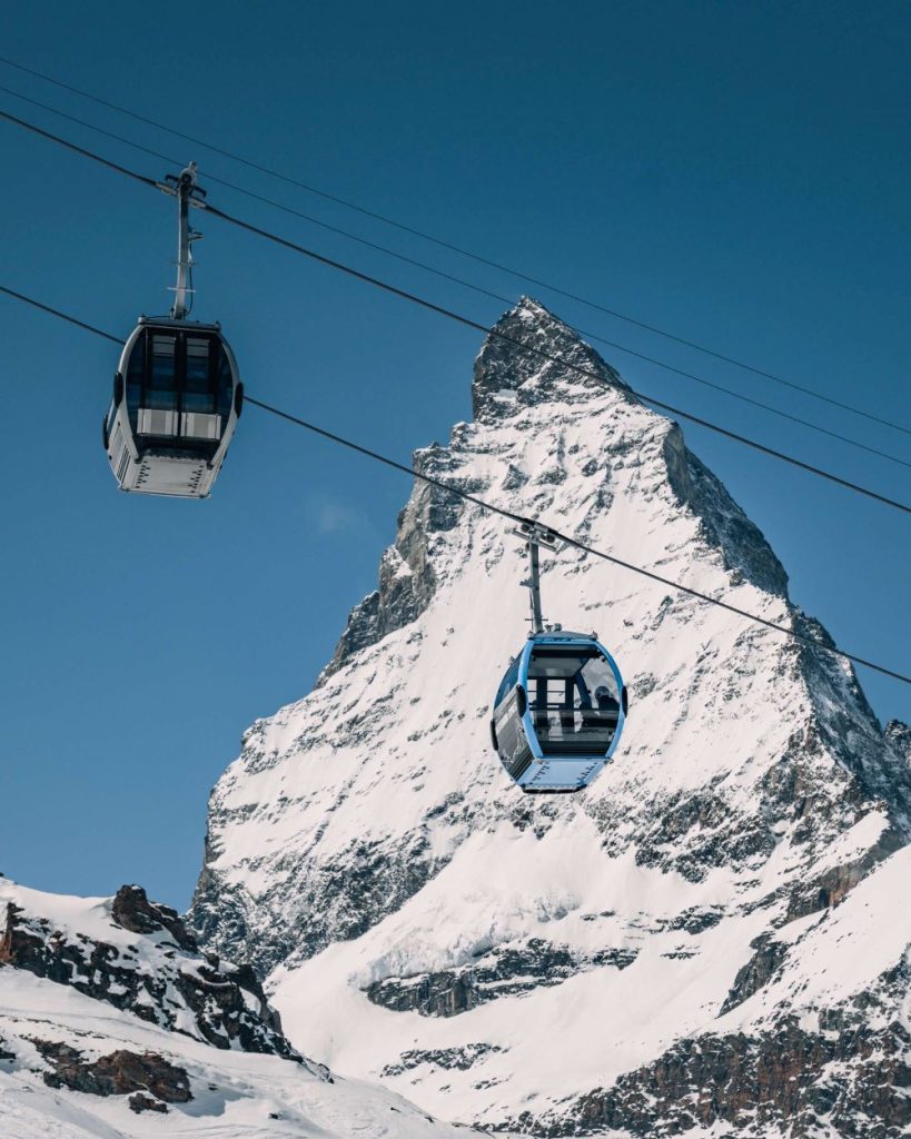 Le cabine con vista sul Cervino del Matterhorn Alpine Crossing. FB Matterhorn Zermatt Bergbahnen
