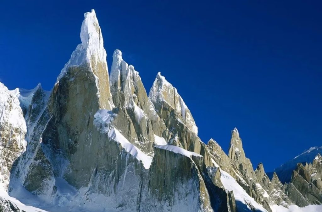  Il Cerro Torre. Foto FB Hermanos Pou