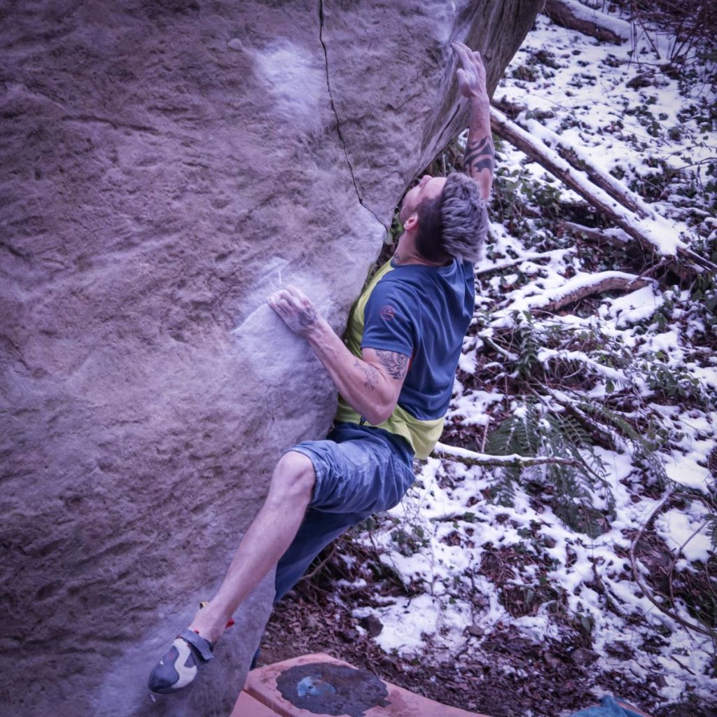 Un passaggio di Iagnemma sul blocco situato a Tintorale, in Abruzzo @steppph_dove